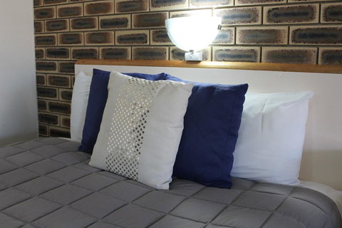 Top Of The Town Motel - Local Tourism 0