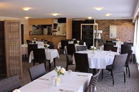 Top Of The Town Motel - Local Tourism 3