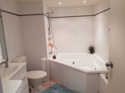 Trafalgar Towers - Accommodation Australia 1