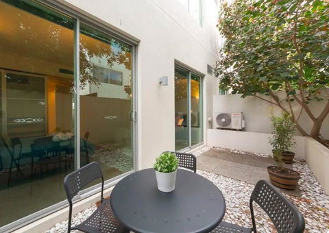 TRANQUIL EXEC CITY FREE WIFI NETFLIX WINE PARKING - Accommodation Australia 2