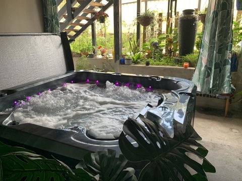 Tranquil Spa Retreat - Bed n Breakfasts 1