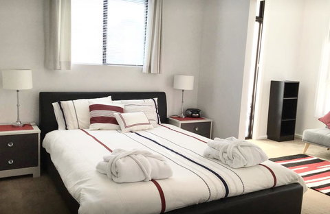 Tullamore - Close To Hobart Airport And Beaches - Local Tourism 0