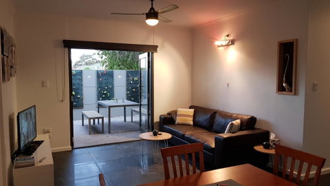 Two Bedroom Garden Apartment - Accommodation Australia 1