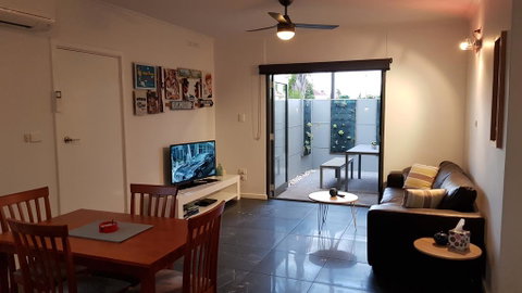 Two Bedroom Garden Apartment - Accommodation Australia 2