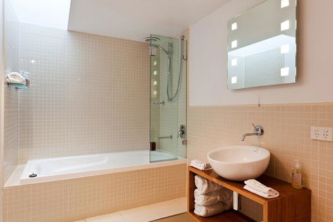 TWOFOURTWO Boutique Apartments - Local Tourism 1