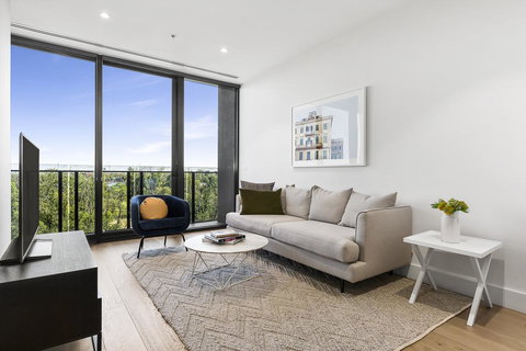 Tyrian Albert Park Lake - Local Tourism 1