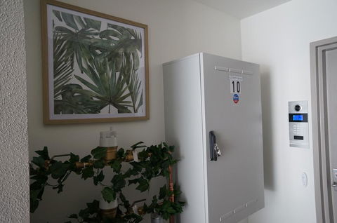 U201 Brunswick Living Brand New Deluxe Balcony Upper Floor Apartment Close To Airport And CBD - Accommodation Australia 2