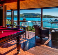 Uisce Luxury Holiday House With Jacuzzi Pool Table Cinema Premium Foxtel And Two Buggies - Accommodation Australia