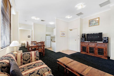 ULTIQA Rothbury Hotel - Accommodation Australia 3