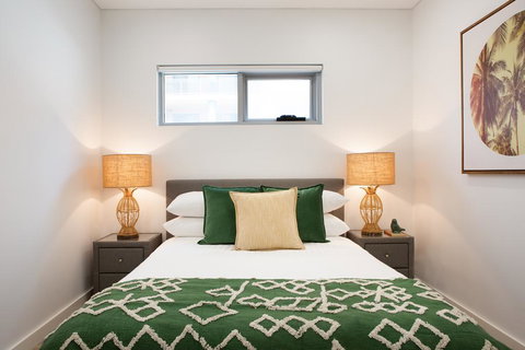 Ultra Modern Studio Suite With Balcony Near Shops - Bed n Breakfasts 3