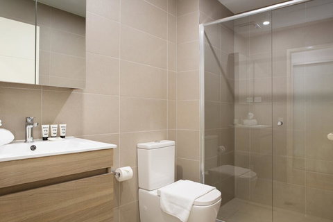 Ultra Modern Studio Suite With Balcony Near Shops - Bed n Breakfasts 1