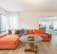 ULTRA SPACIOUS STYLISH HOME IN PRESTONS - SYDNEY - Bed n Breakfasts