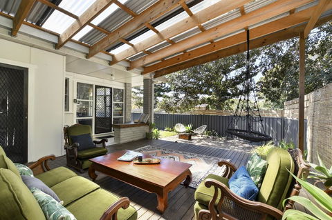 UMINA BEACH KOKOMO- Walk To The Beach, FAMILY And PET FRIENDLY Set Of 3 Vintage Original Holiday Flats & Vintage Caravan And Bat - Local Tourism 2
