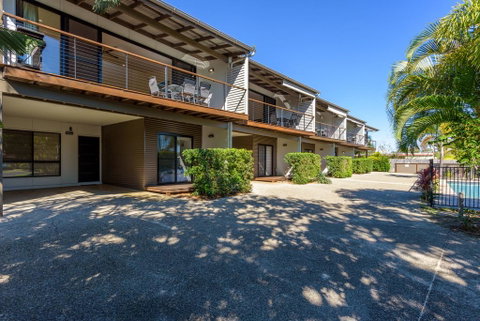 Unit 2 Rainbow Surf - Modern, Double Storey Townhouse With Large Shared Pool, Close To Beach And Shops - Accommodation Australia 0