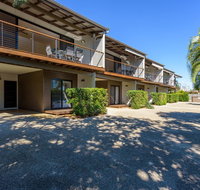 Unit 2 Rainbow Surf - Modern double storey townhouse with large shared pool close to beach and shops - Accommodation Australia