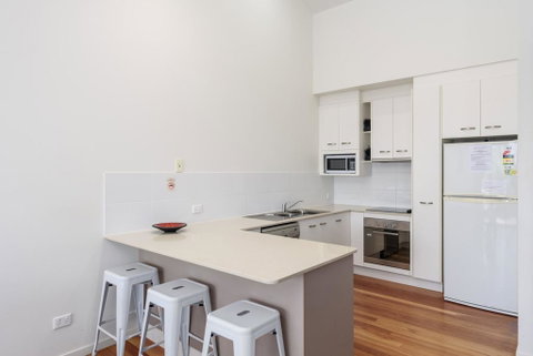 Unit 2 Rainbow Surf - Modern, Double Storey Townhouse With Large Shared Pool, Close To Beach And Shops - Accommodation Australia 1