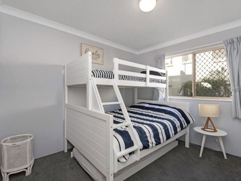 Unit 3 Emerald Shores - Shipping Lane Views! - Accommodation Australia 3