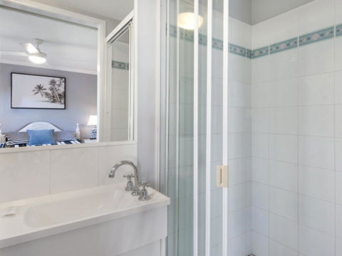 Unit 3 Emerald Shores - Shipping Lane Views! - Accommodation Australia 2