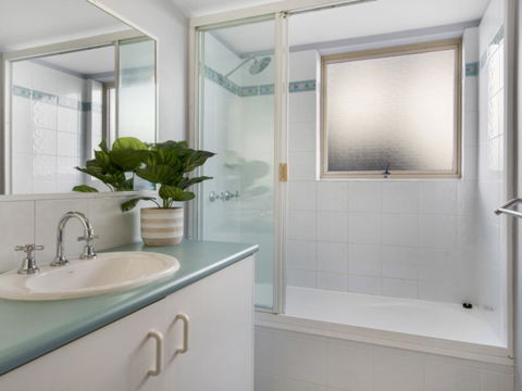 Unit 3 Emerald Shores - Shipping Lane Views! - Accommodation Australia 1