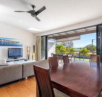 Unit 3 Rainbow Surf - Modern double storey townhouse with large shared pool close to beach and shop - Accommodation Australia
