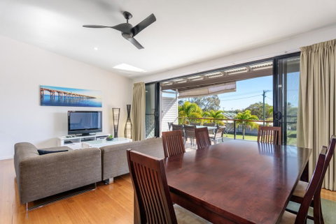 Unit 3 Rainbow Surf - Modern, Double Storey Townhouse With Large Shared Pool, Close To Beach And Shop - Accommodation Australia 0