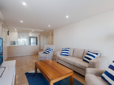 Unit 301 'The Shoal' 6-8 Bullecourt Street - Air Con, Walking To Local Shops & Beach - Accommodation Australia 3