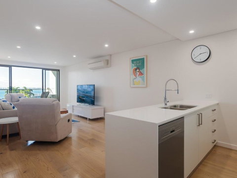 Unit 301 'The Shoal' 6-8 Bullecourt Street - Air Con, Walking To Local Shops & Beach - Accommodation Australia 1