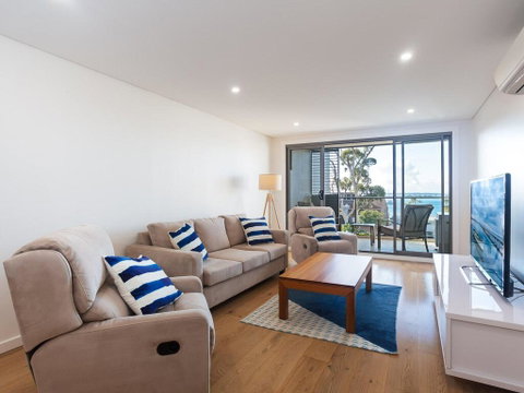 Unit 301 'The Shoal' 6-8 Bullecourt Street - Air Con, Walking To Local Shops & Beach - Accommodation Australia 2