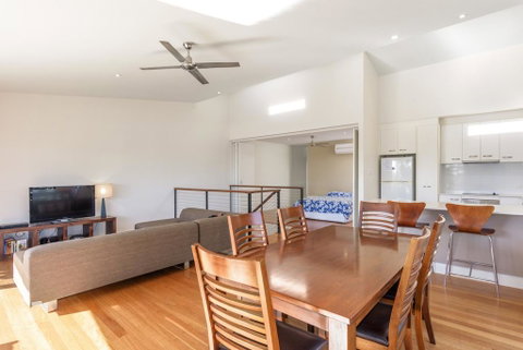 Unit 5 Rainbow Surf - Modern, Double Storey Townhouse With Large Shared Pool, Close To Beach And Shop - Accommodation Australia 0
