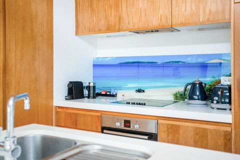 Unit 6 Plantation - Rainbow Beach, Plantation Resort, Ground Floor, Aircon, Pool, Spa - Australia Shopping 2