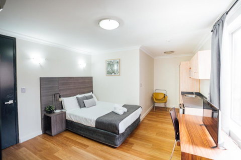 UNO Hotel Sydney - Bed n Breakfasts 1