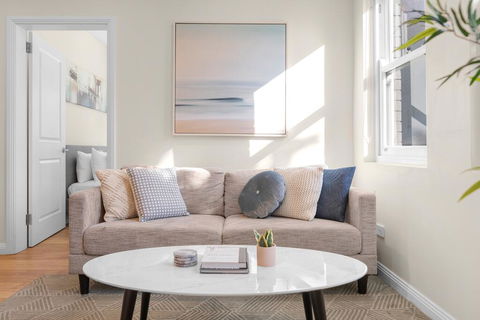 Urban Rest - The Seymour - Accommodation Australia 0