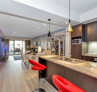 Venetian Canal Apartment-Close to Beaches and Marina - Accommodation Australia