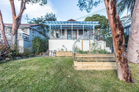 Vibrant Oversized Studio In Leafy Balgowlah - Accommodation Australia 1