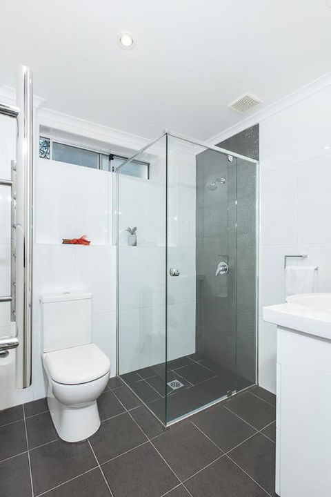 Vibrant Oversized Studio In Leafy Balgowlah - Accommodation Australia 3