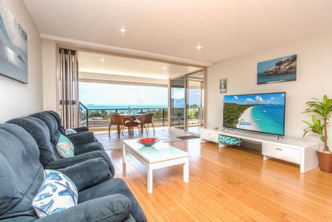 VIEWS ON ELSHEBY - Accommodation Australia 0