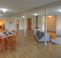 Village Stays Coldstream Gallery Bungalow - Australia Shopping