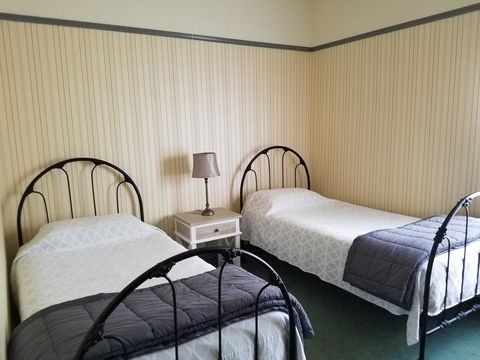 Wagga Wagga Country Cottages - Bed n Breakfasts 3