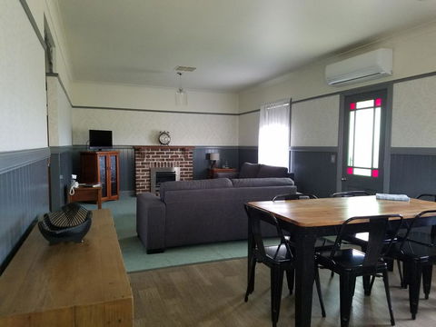 Wagga Wagga Country Cottages - Bed n Breakfasts 0