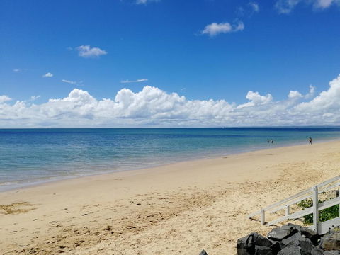 Walk To Beach Queenslander HOME In CBD Hervey Bay - Local Tourism 0