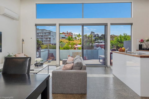 Walk To Salamanca, Queens Cottage LUX 3bdm Queens Cottage - Australia Shopping 2