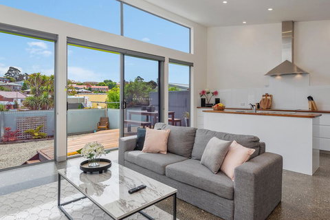 Walk To Salamanca, Queens Cottage LUX 3bdm Queens Cottage - Australia Shopping 0