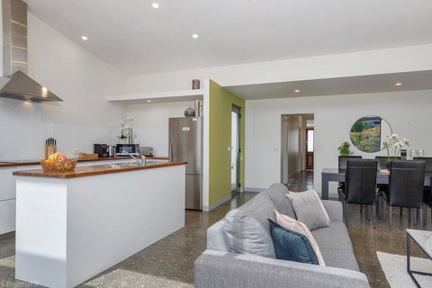 Walk To Salamanca, Queens Cottage LUX 3bdm Queens Cottage - Australia Shopping 1