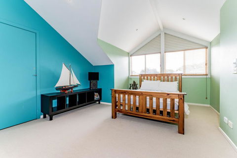 WALKIN' ON SUNSHINE - Accommodation Australia 2