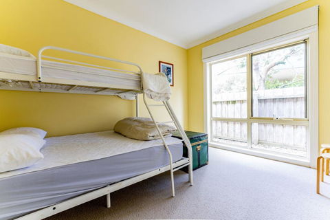 WALKIN' ON SUNSHINE - Accommodation Australia 1
