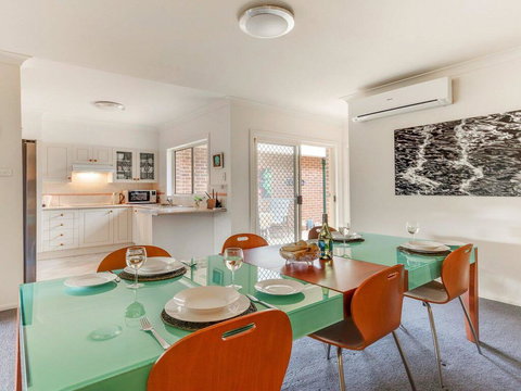 Walling-Clifton Gardens - Backing Onto Golf Course - Local Tourism 3