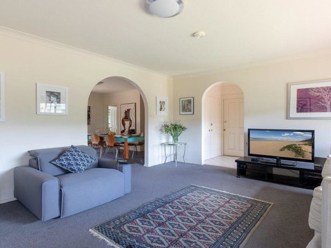 Walling-Clifton Gardens - Backing Onto Golf Course - Local Tourism 2