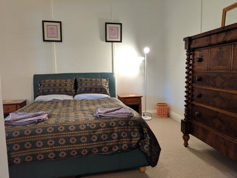 Walnut Cottage - 2 Bedroom Pet Friendly Country Cottage - Accommodation Australia 1
