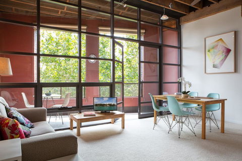 Warehouse Apartment With Balcony In Trendy Area - Local Tourism 0
