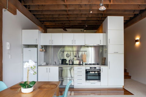 Warehouse Apartment With Balcony In Trendy Area - Local Tourism 2